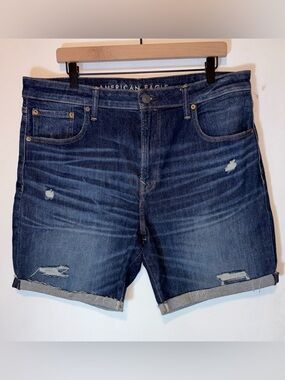 American Eagle Women Size 36 Athletic Fit‎ Distressed Denim Jean Shorts